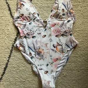 Brand new, never worn white Cupshe bathing suit (size L)